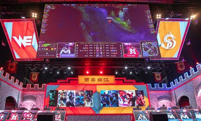 光灯下的转 光灯下的转